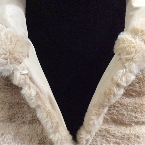 NWOT Papillon faux fur hooded vest - Picture 8 of 12